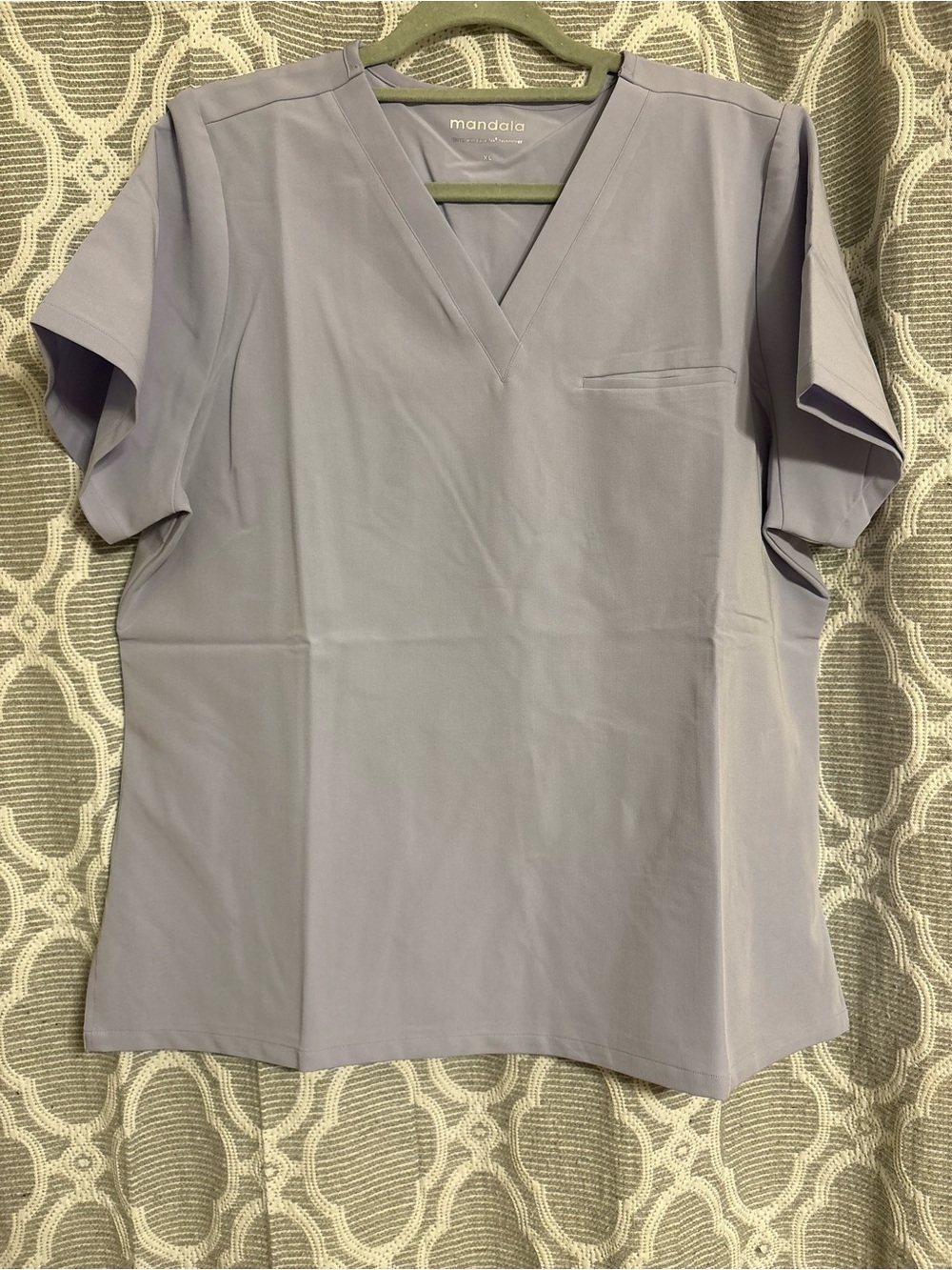 Mandala Women's V-Neck Scrub Top in Light Lavender Size XL
